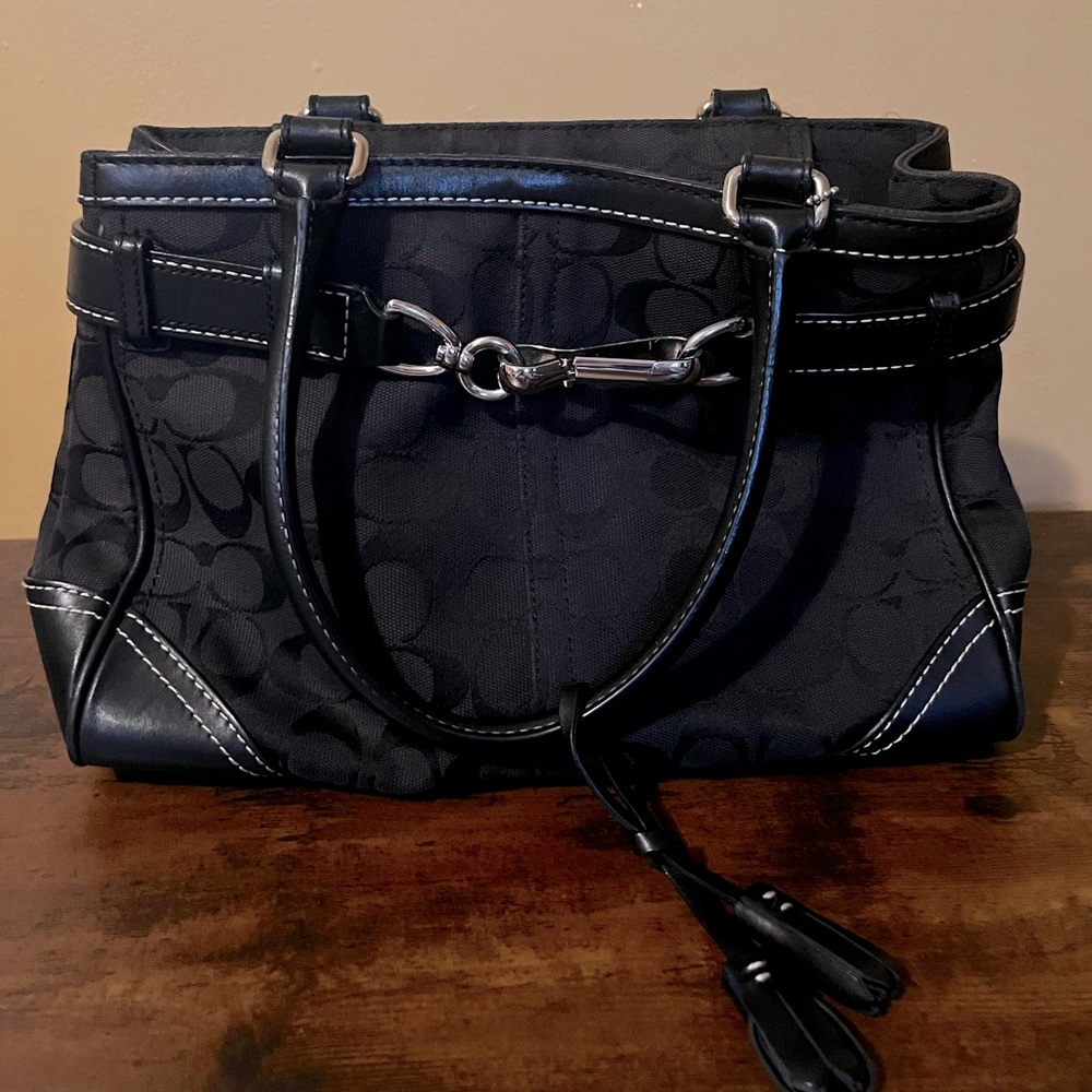 AUTHENTIC coach shoulder bag